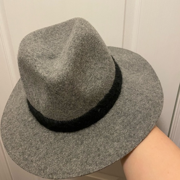 Gorgeous 100% wool Clavin Klein hat - Picture 2 of 4
